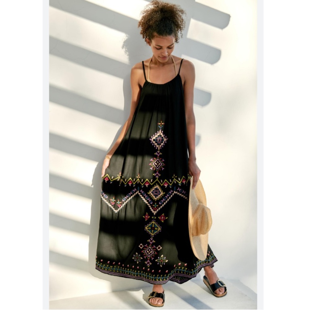 EMBROIDERED MAXI DRESS